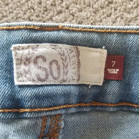 Women's Jean Shorts. Size 7. - Picture 3 of 4